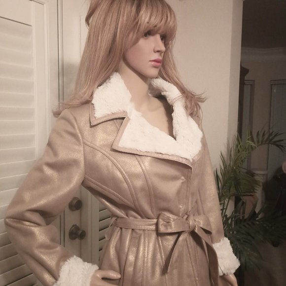 Straut your stuff in Via Spiga Jacket size Large Shimmering Gold color Belted - Picture 1 of 8